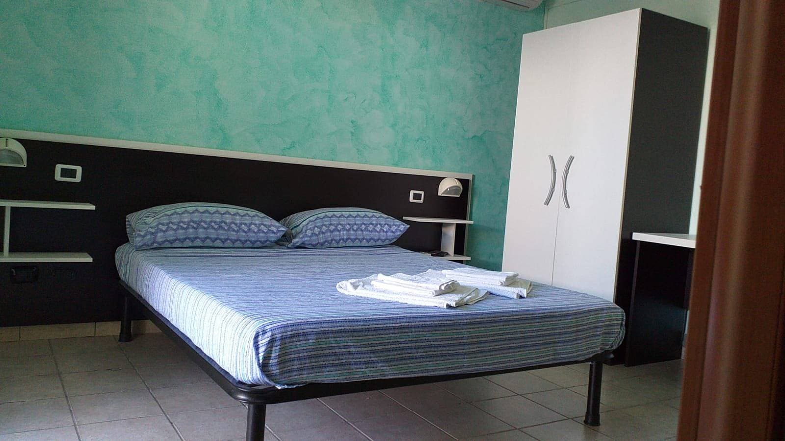 Foto 12 von 24: Geräumiges Doppelzimmer nur einen Steinwurf vom Meer entfernt