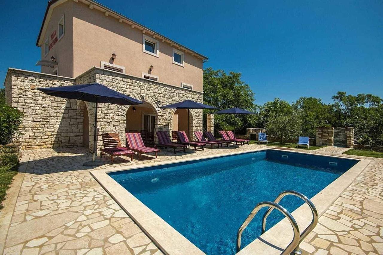 Foto 4 von 41: Villa with Private Pool