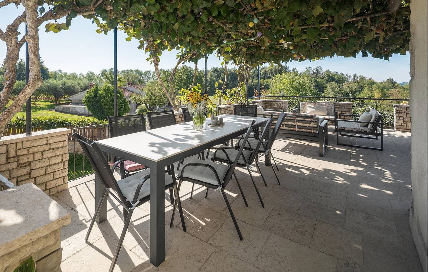 Foto 10 von 46: Gemütliche 1-Zimmer-Wohnung mit Terrasse, WLAN und Parkplatz