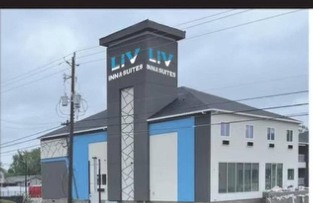 LiV Inn & Suites Houston 1