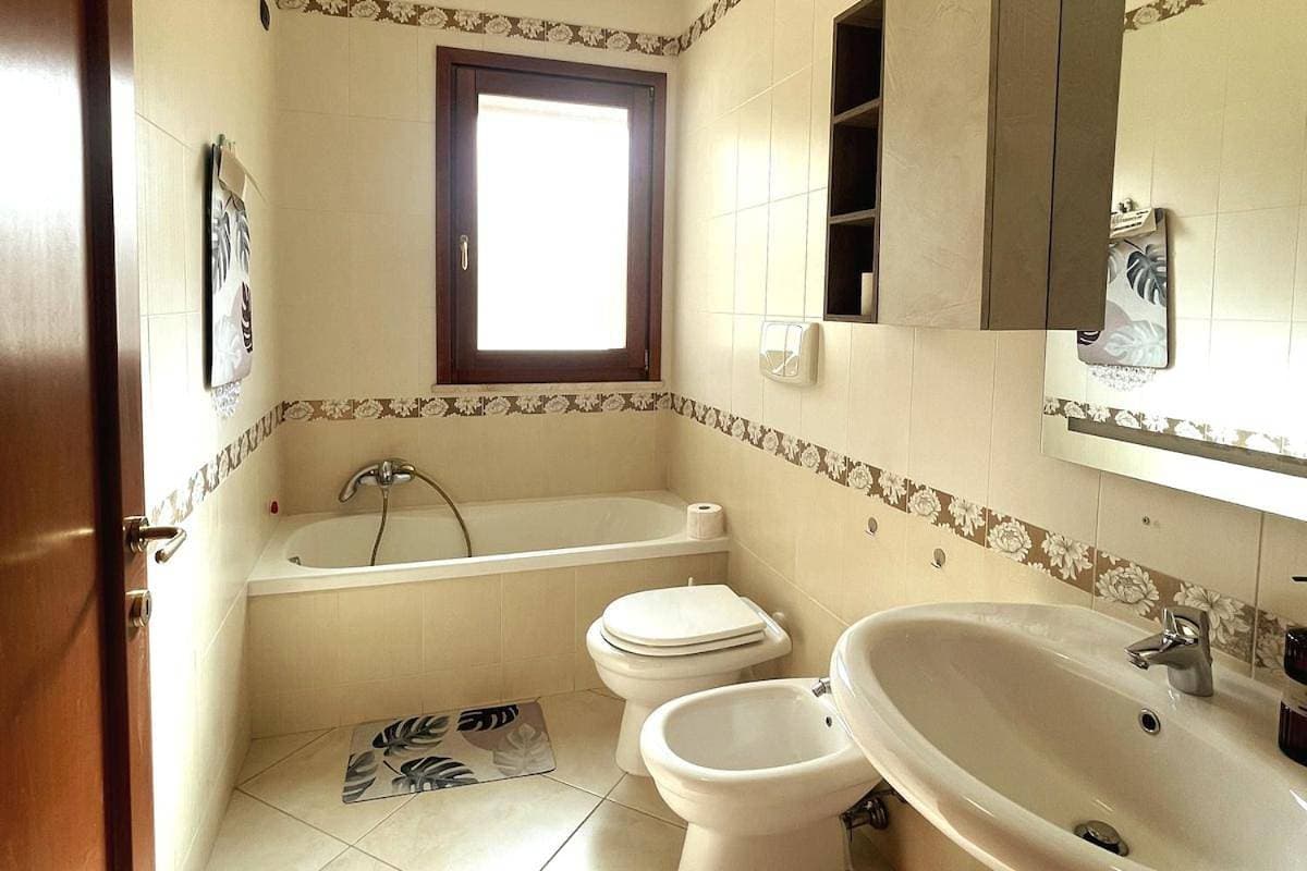 Foto 4 von 51: Two-Bedroom Apartment