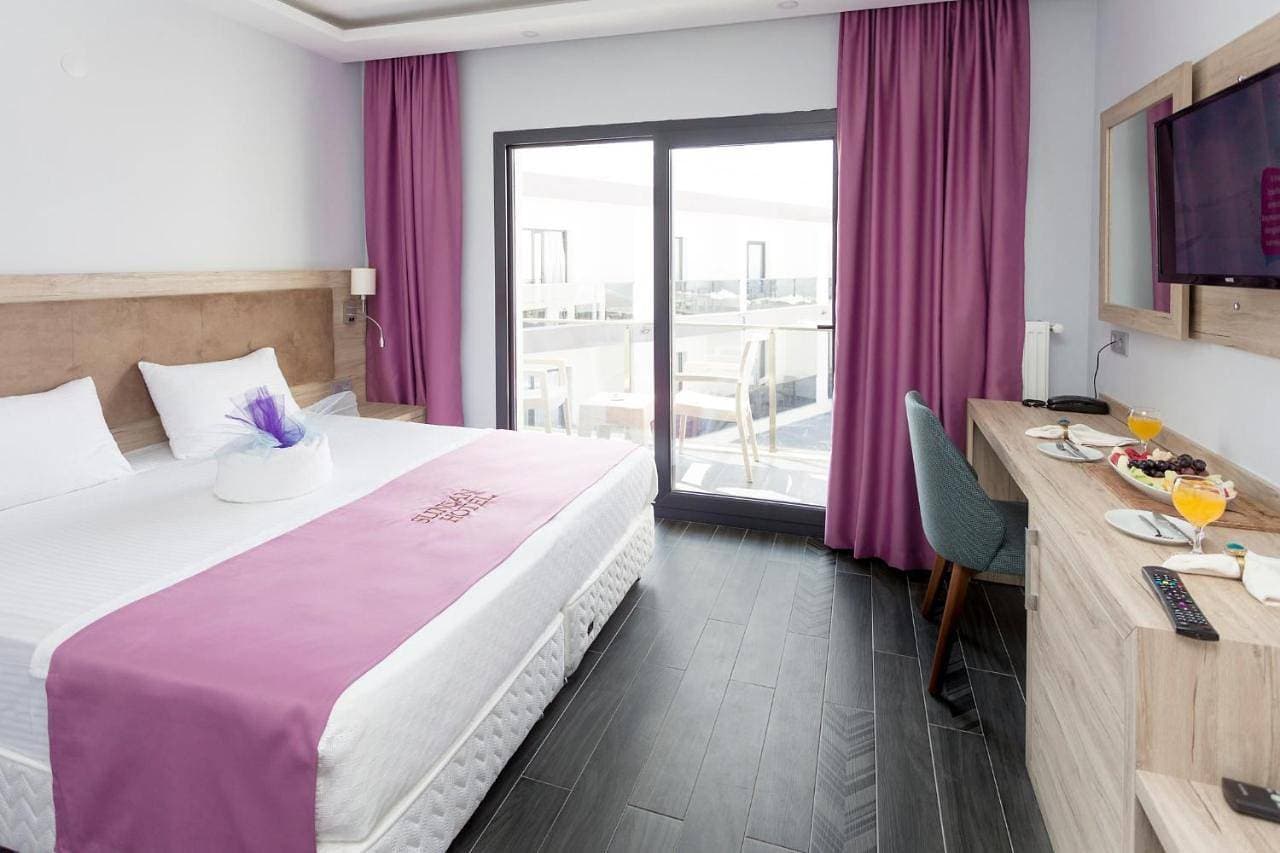Foto 4 von 16: Double or Twin Room with Pool View