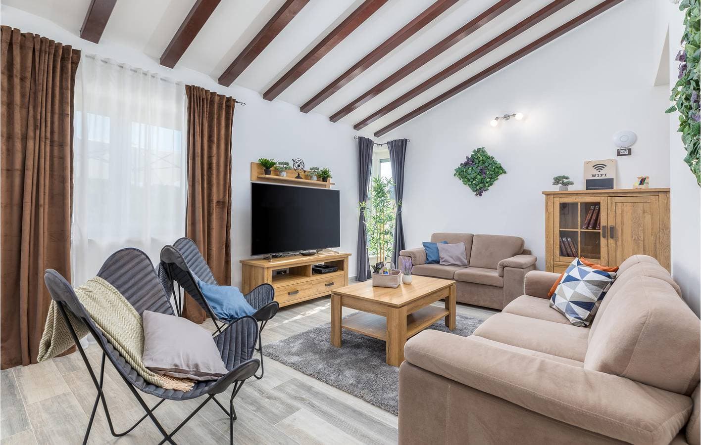 Foto 7 von 68: Geräumige Ferienwohnung mit Pool, WLAN und Parkplatz – 1,5 km vom Strand entfernt