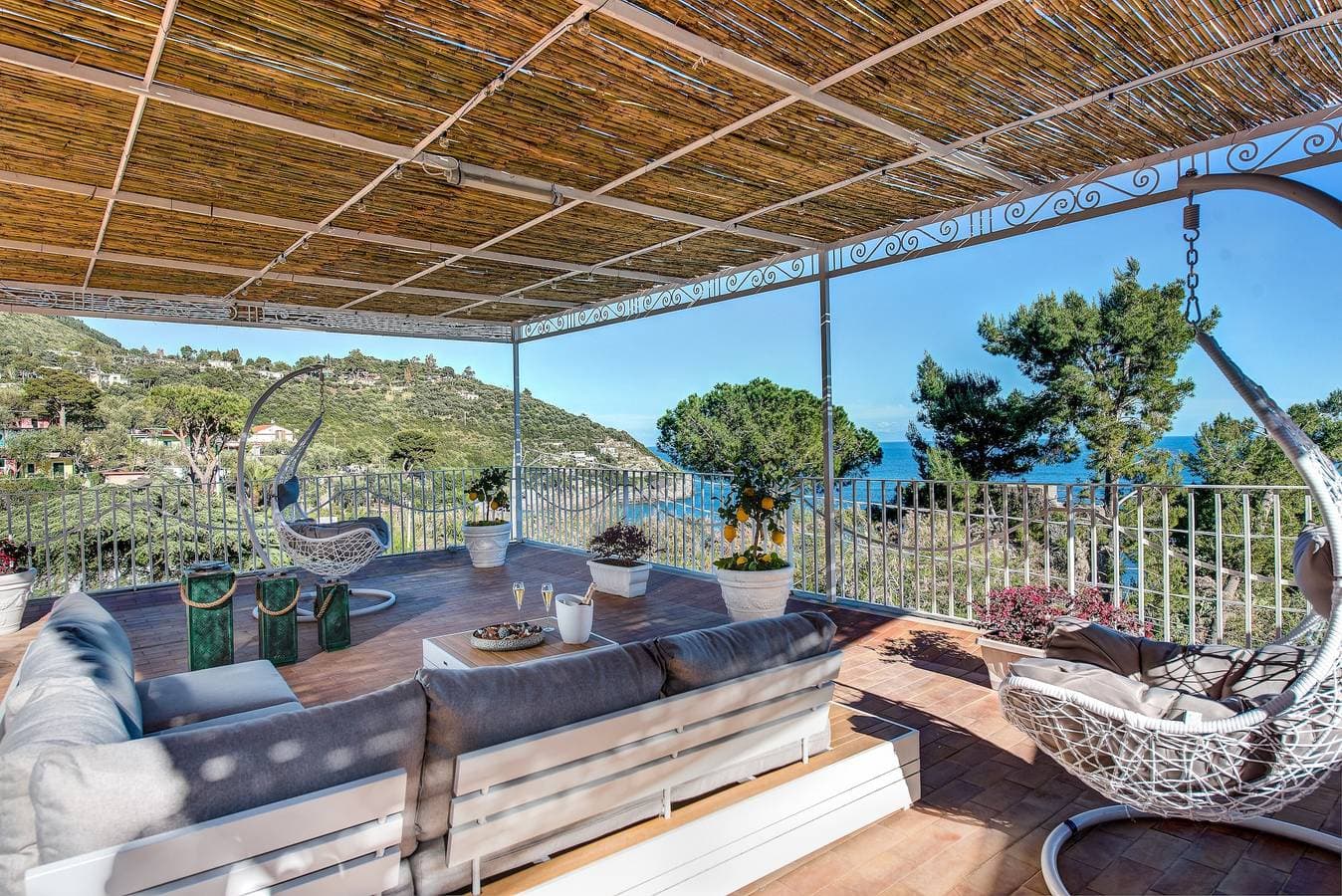 Foto 3 von 27: Ferienwohnung 'Rooftopnerano - Amazing Sea View' mit Meerblick, WLAN und Klimaanlage