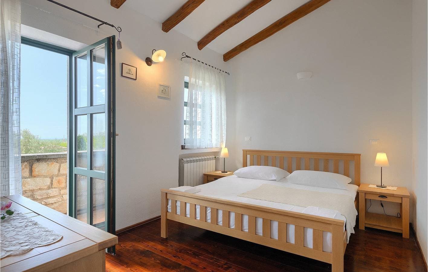 Foto 10 von 52: Charmante 2-Zimmer-Wohnung mit Pool, WLAN und Parkplatz in der Nähe des Stadtzentrums von Heraki