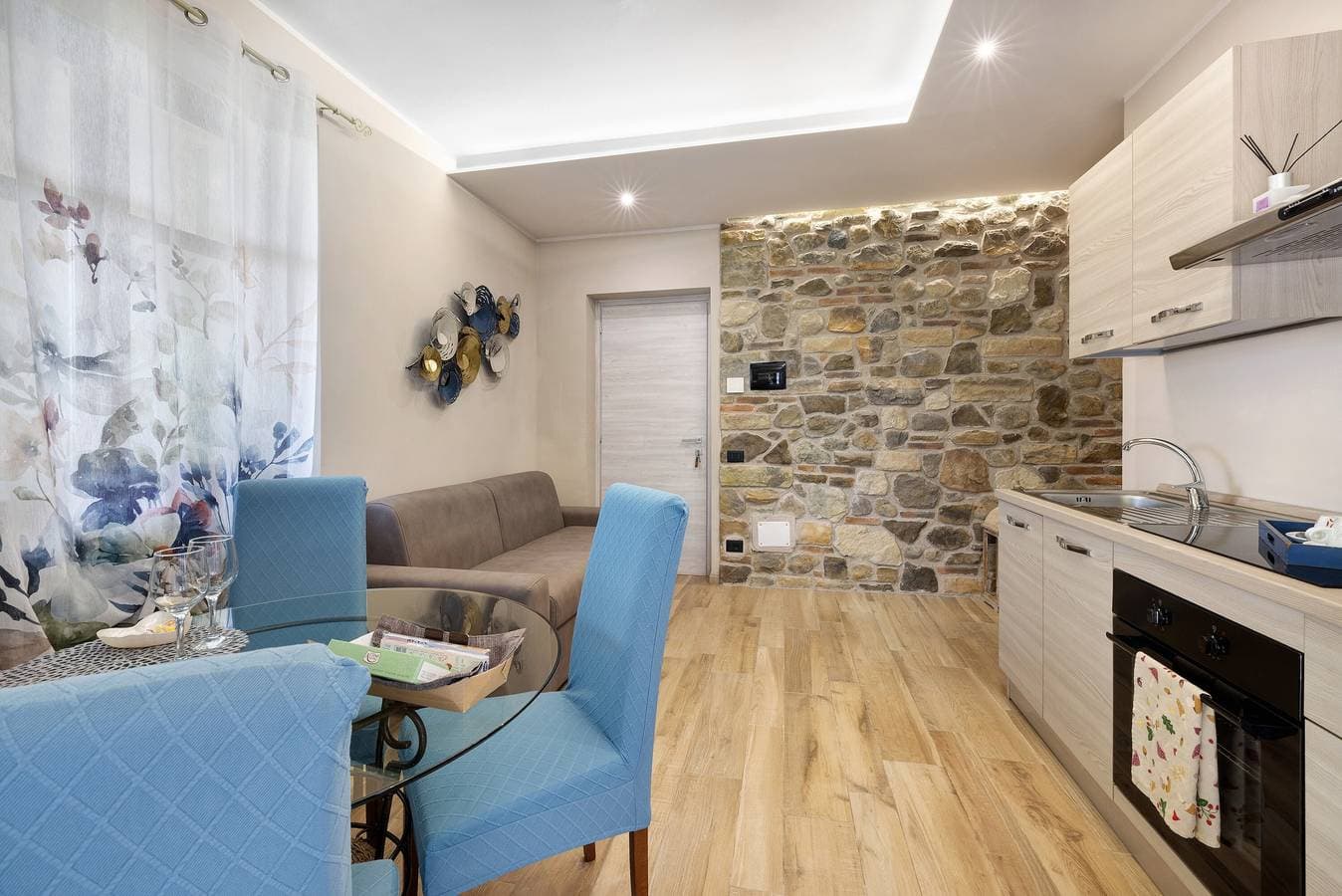 Foto 7 von 50: Ferienwohnung 'Pietra' mit Bergblick, Gemeinschaftspool und privater Terrasse
