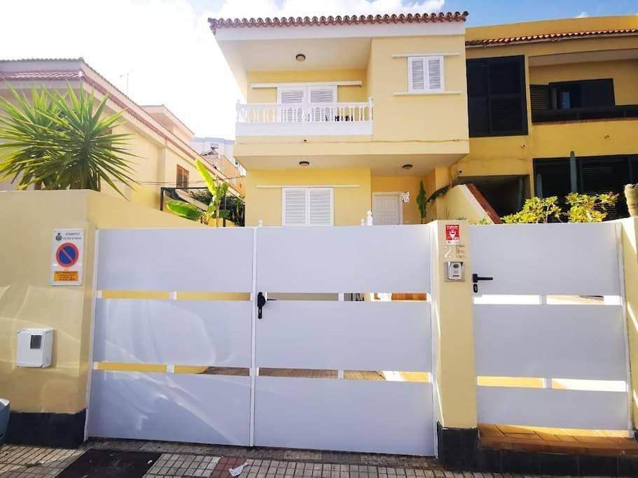 Amplia casa 5 habitaciones en Santa Cruz con zona para trabajar 1