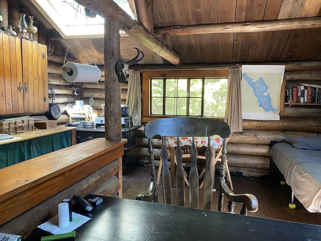 Foto 4 von 25: Gehen Sie zu dieser einsamen Hütte am See in Downeast Maine