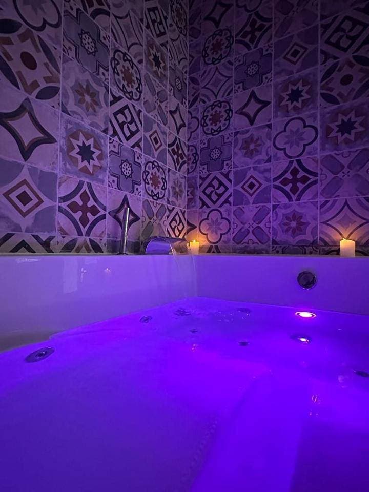 Foto 9 von 22: Studio with Spa Bath