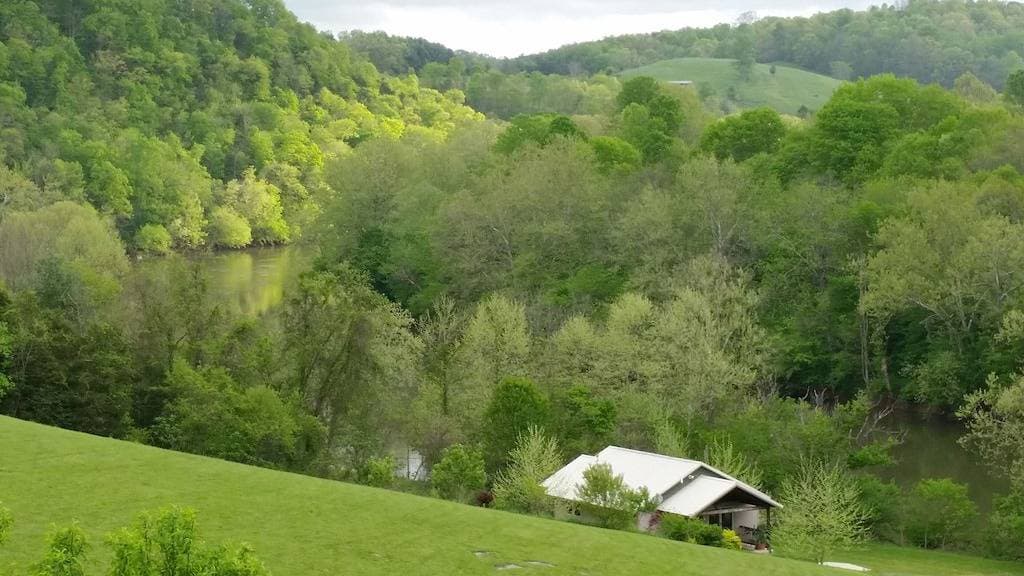 Foto 7 von 41: Eine romantische Flusshütte. Wir sind tierfreundlich.