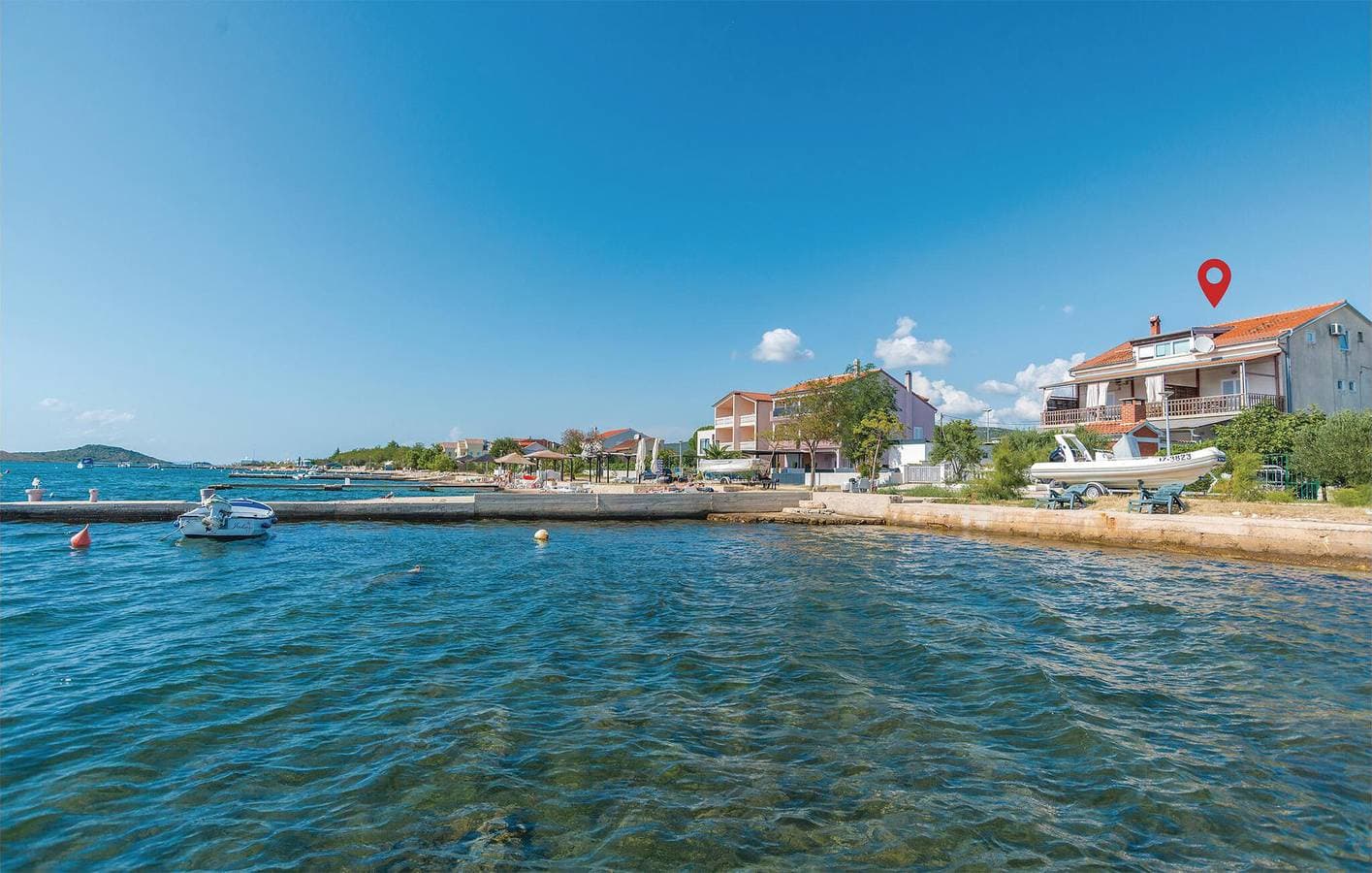 Apartment mit Meerblick, Terrasse, Parkplatz und WLAN, 700 m vom Strand entfernt 1