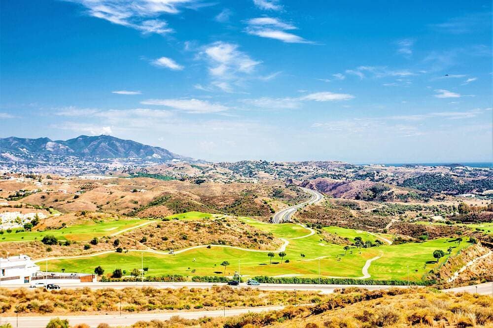 Foto 13 von 30: Neue 2 Br / 2 Bad Reihenhaus Apt Cala de Mijas mit Blick auf Golf, Berge und Meer
