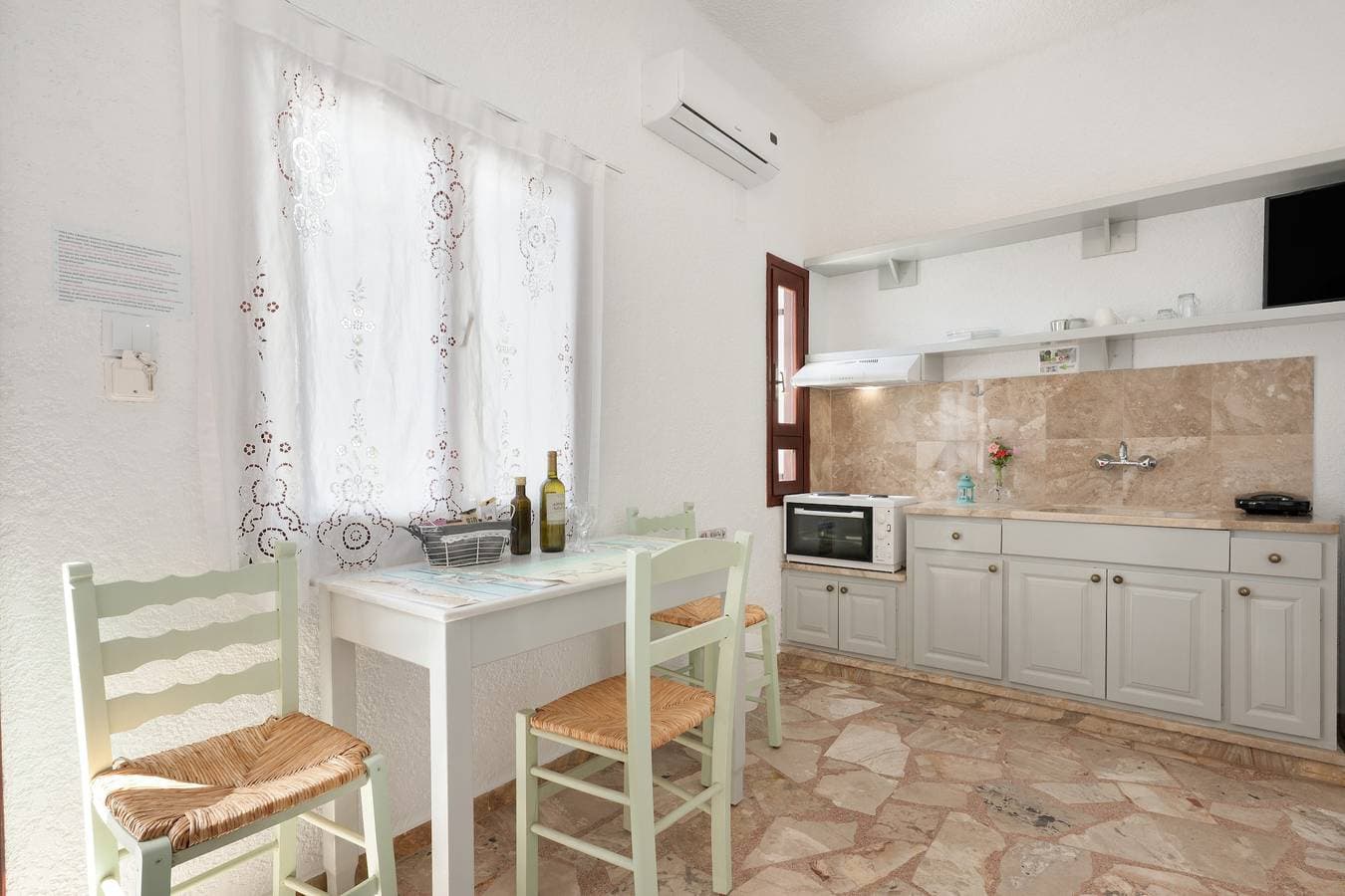Foto 4 von 28: Ferienwohnung in einem Hotel 'mit Gartenblick-Creta' mit Bergblick, WLAN und Klimaanlage