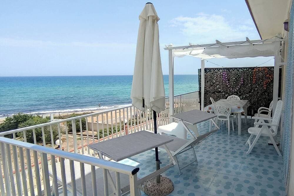 Apartment with terrace a few steps from the sea 1