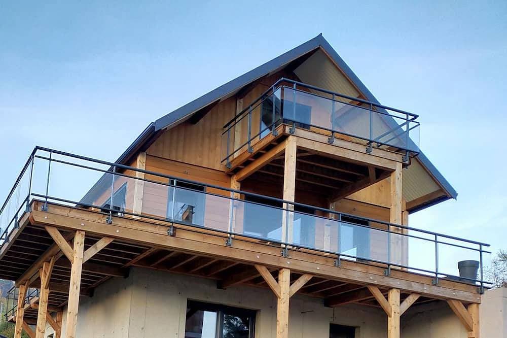 \"Les Lupins, At Jo's chalet; a cocooning appartment with a view 1