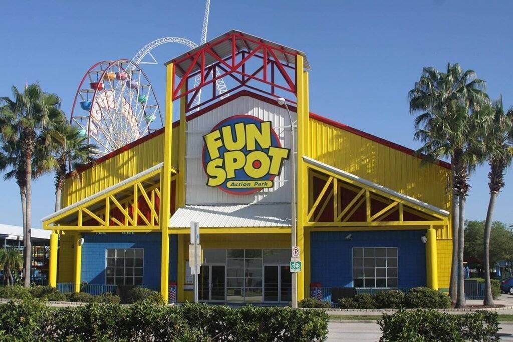 Foto 6 von 32: Minutes to Universal Studios & City Walk! Pool, Free Parking & Breakfast!