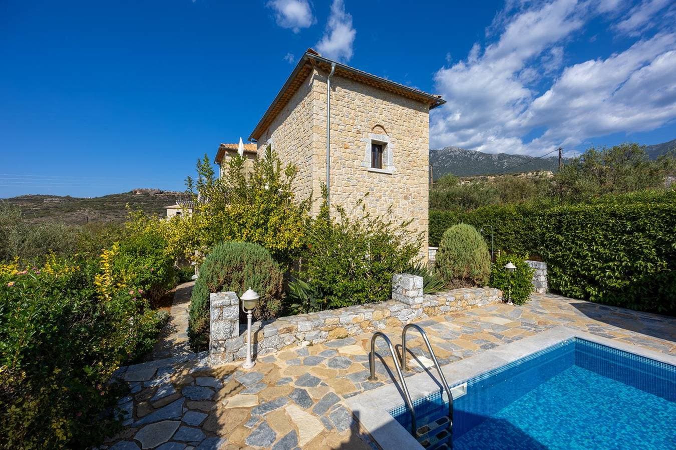 Foto 3 von 38: Villa für 7 Personen mit Balkon
