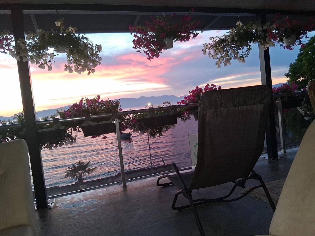 Foto 3 von 44: One-Bedroom Apartment with Lake View