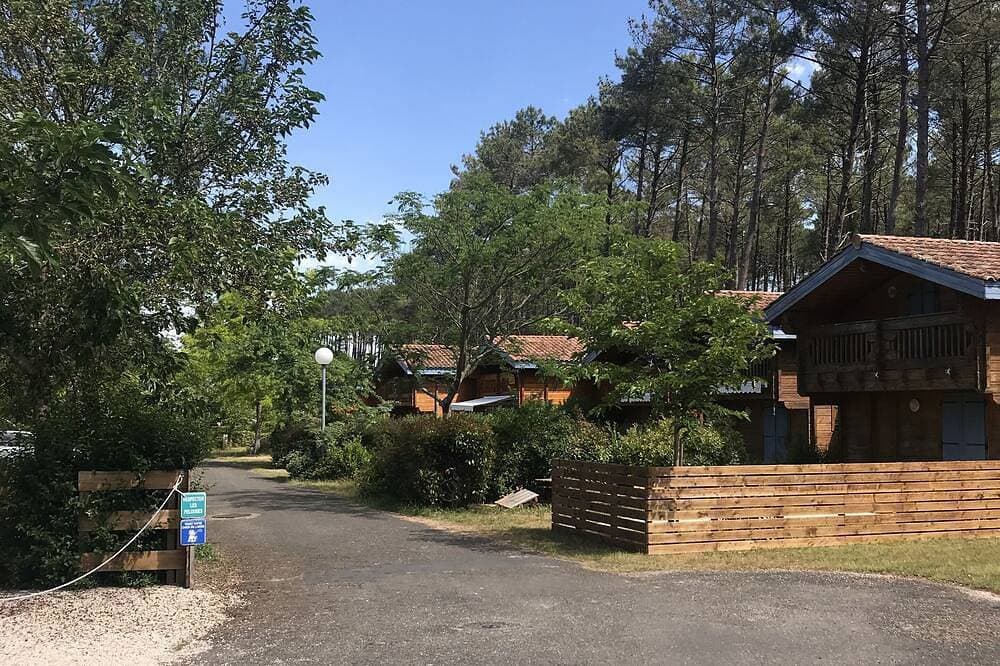 Foto 8 von 13: Chalet in einem Ferienort in Strandnähe