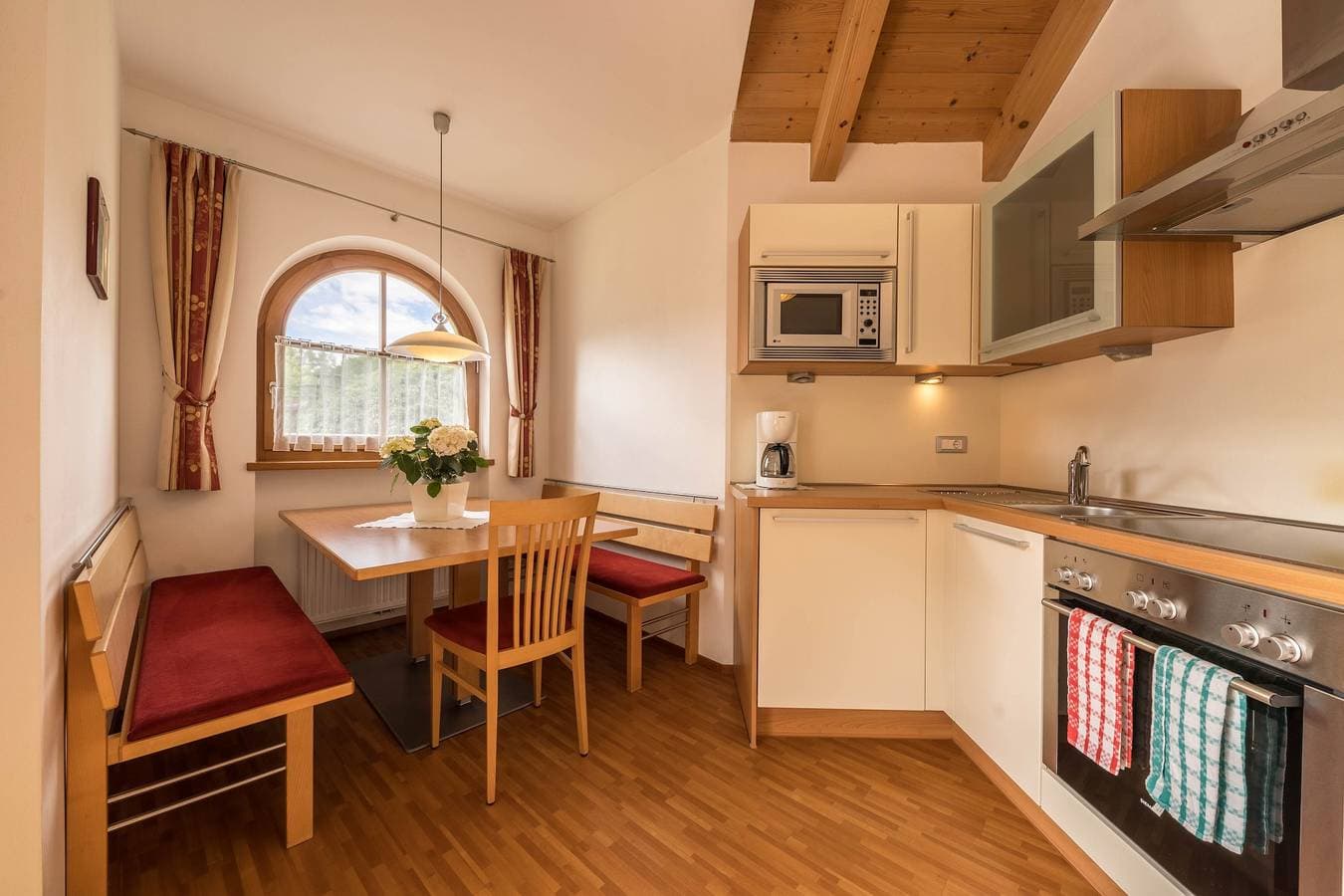 Foto 7 von 23: Ferienwohnung "Tischlerhof" mit Bergblick in Tirol mit voll ausgestatteter Küche