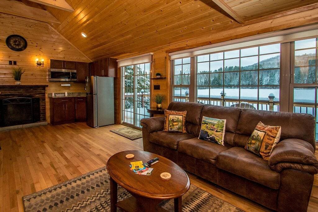 Foto 8 von 8: Serene Lakefront Cabin