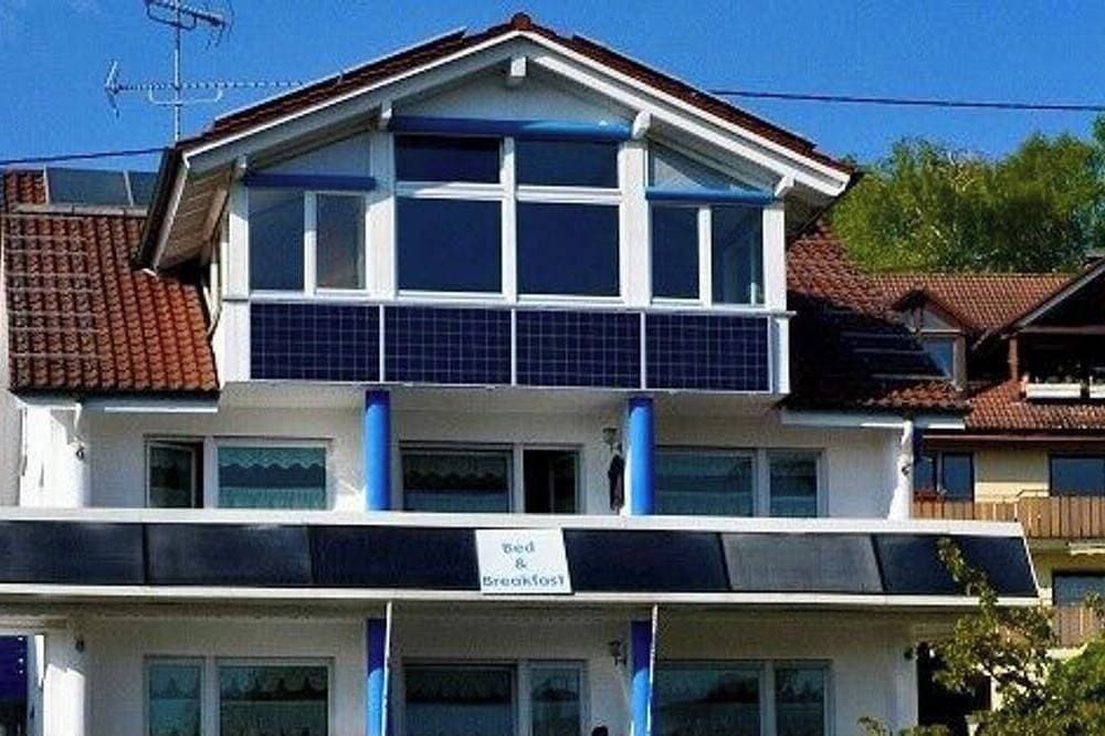 Foto 5 von 12: Doppelzimmer 8, mit Balkon - Gästehaus am Lindenweg