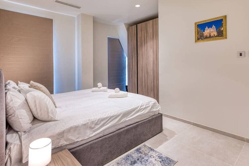 Foto 10 von 30: The Official Mercury Tower Suite - Pool, WIFI & AC