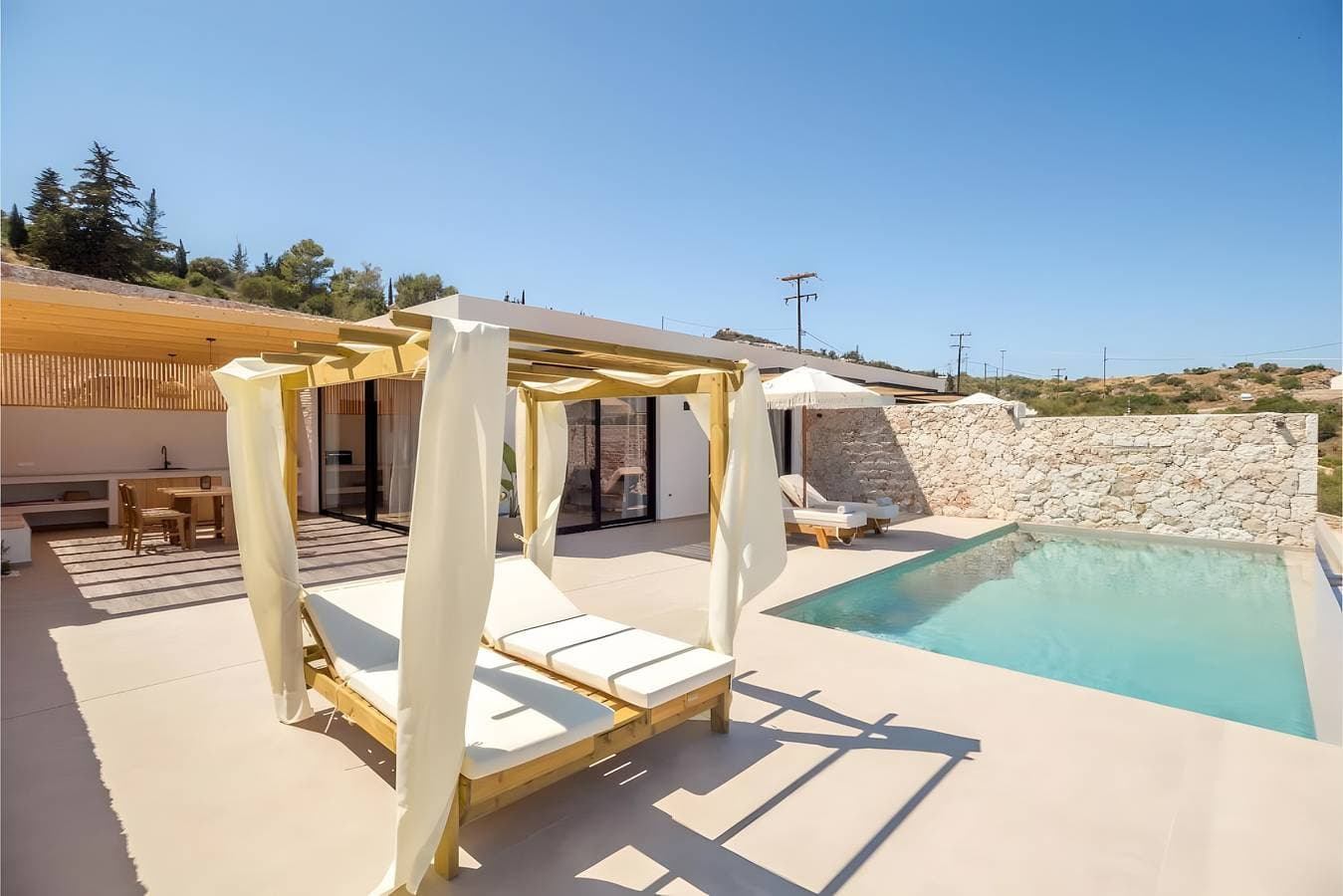 Theros Luxury Suites 1