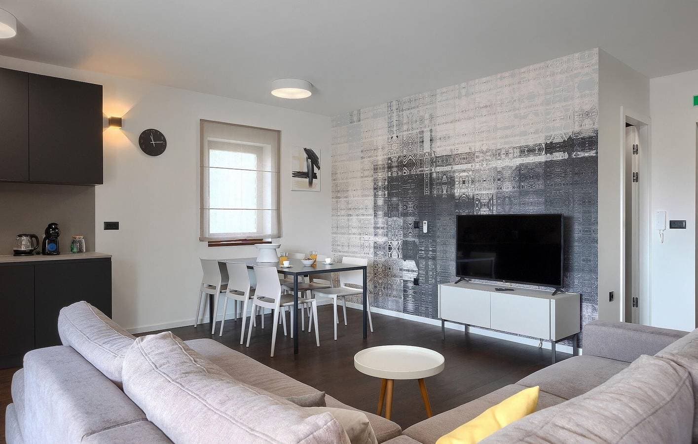 Foto 10 von 43: Gemütliche 2-Zimmer-Wohnung mit Pool, WLAN und Terrasse, 2,5 km vom Zentrum von Anzici entfernt