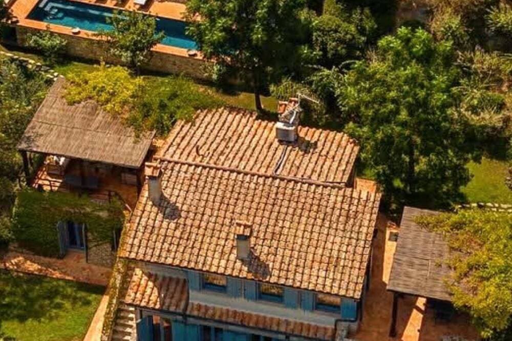 The Villa on the Ancient Walls 5 *****L 1