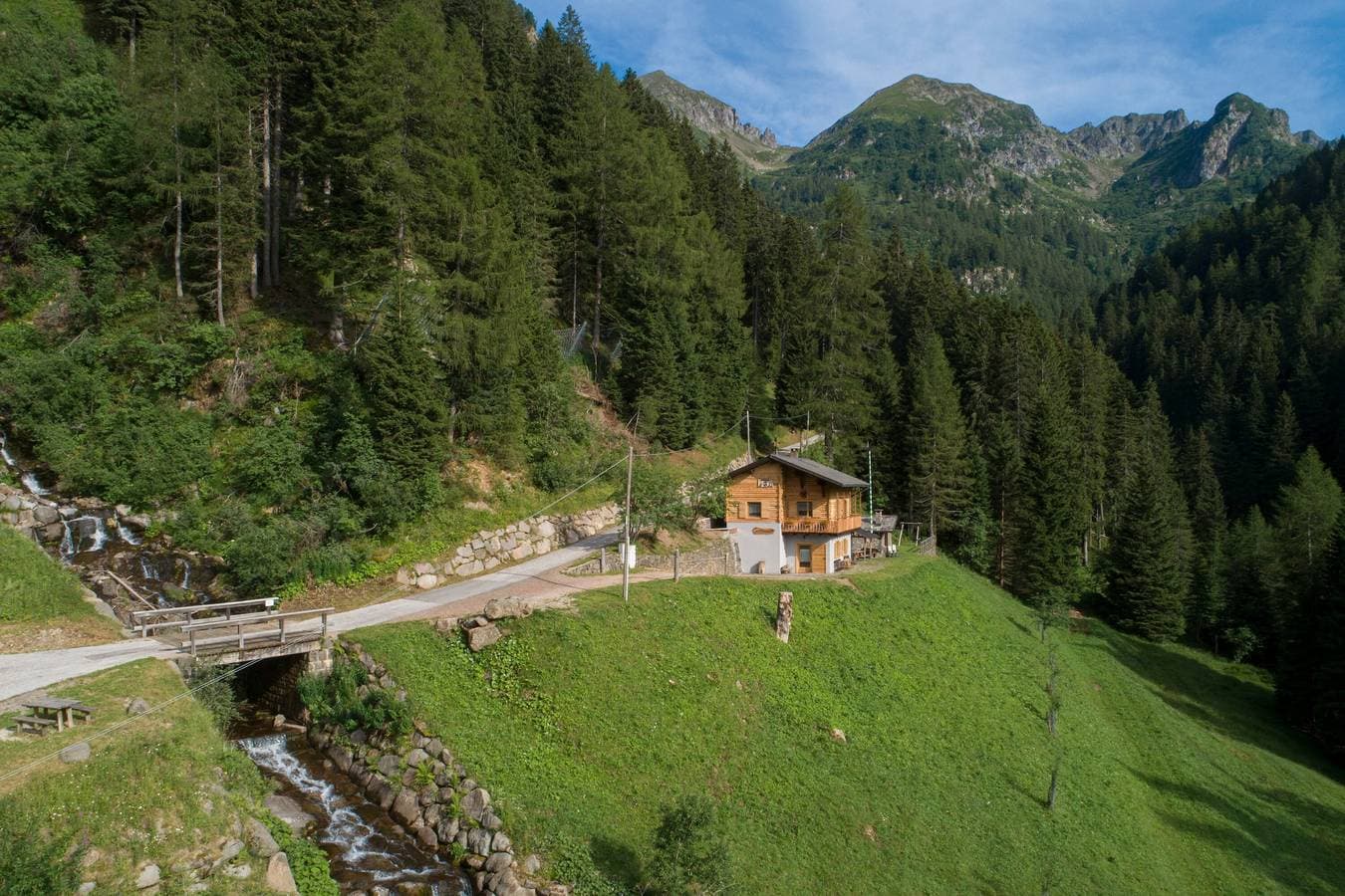 Foto 3 von 42: Chalet „Baita dei Minatori Val dei Mocheni“ mit Bergblick, privater Terrasse & WLAN