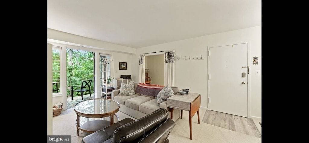 Foto 5 von 22: Quiet, Remodeled 1Br/1Ba Condo in Annandale, Va w/pool near Dc