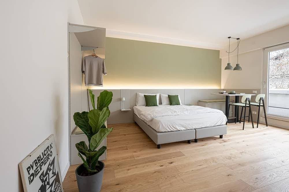 Foto 7 von 30: Doppelzimmer-Komfort-Ensuite mit Dusche-Strassenblick