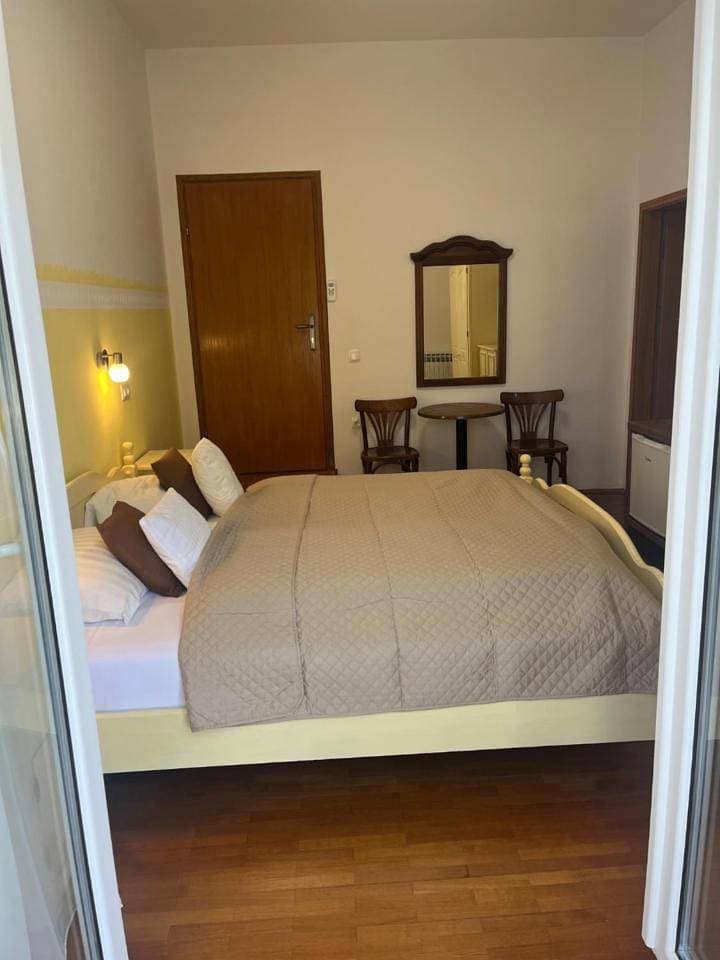 Foto 8 von 13: Double Room with Private Bathroom
