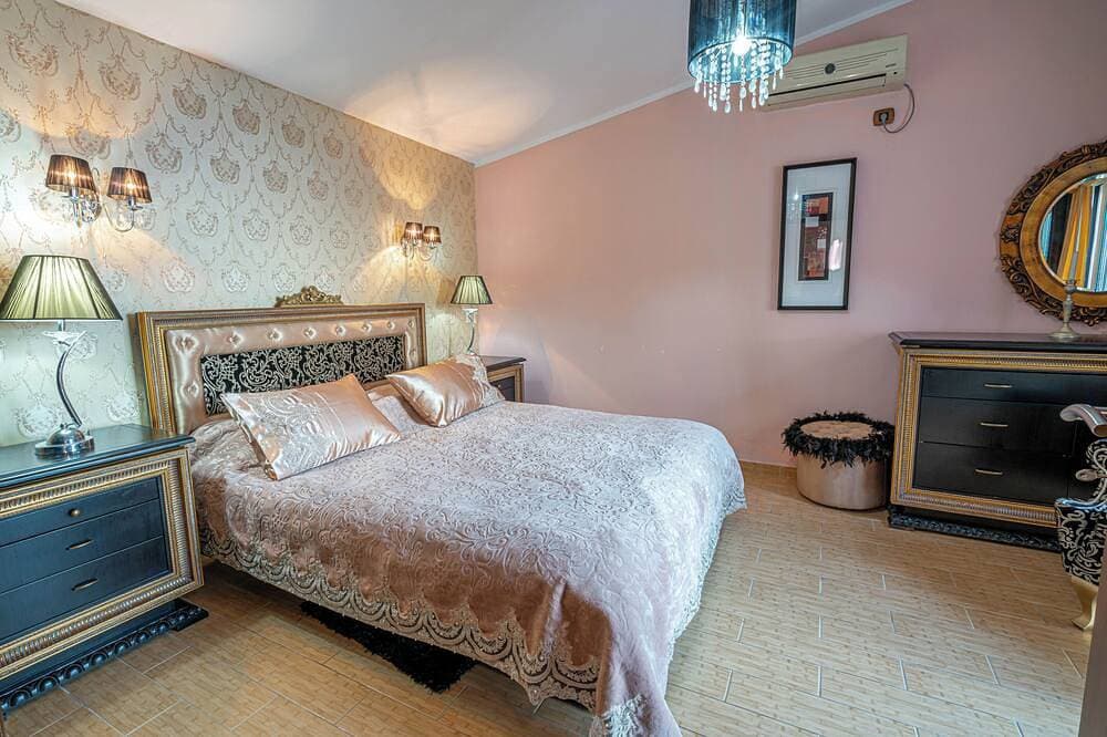 Foto 4 von 30: Magnificent villa with pool, sea and mountain views!