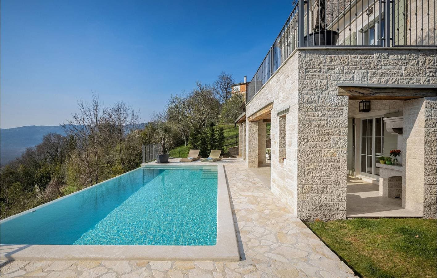 Foto 8 von 37: Geräumige 180 m² große Wohnung mit Pool, WLAN und Parkplatz