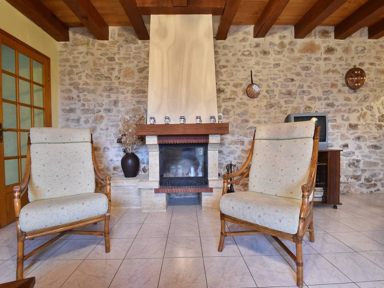 Foto 2 von 34: Ferienhaus mit Pool und umzäuntem Garten