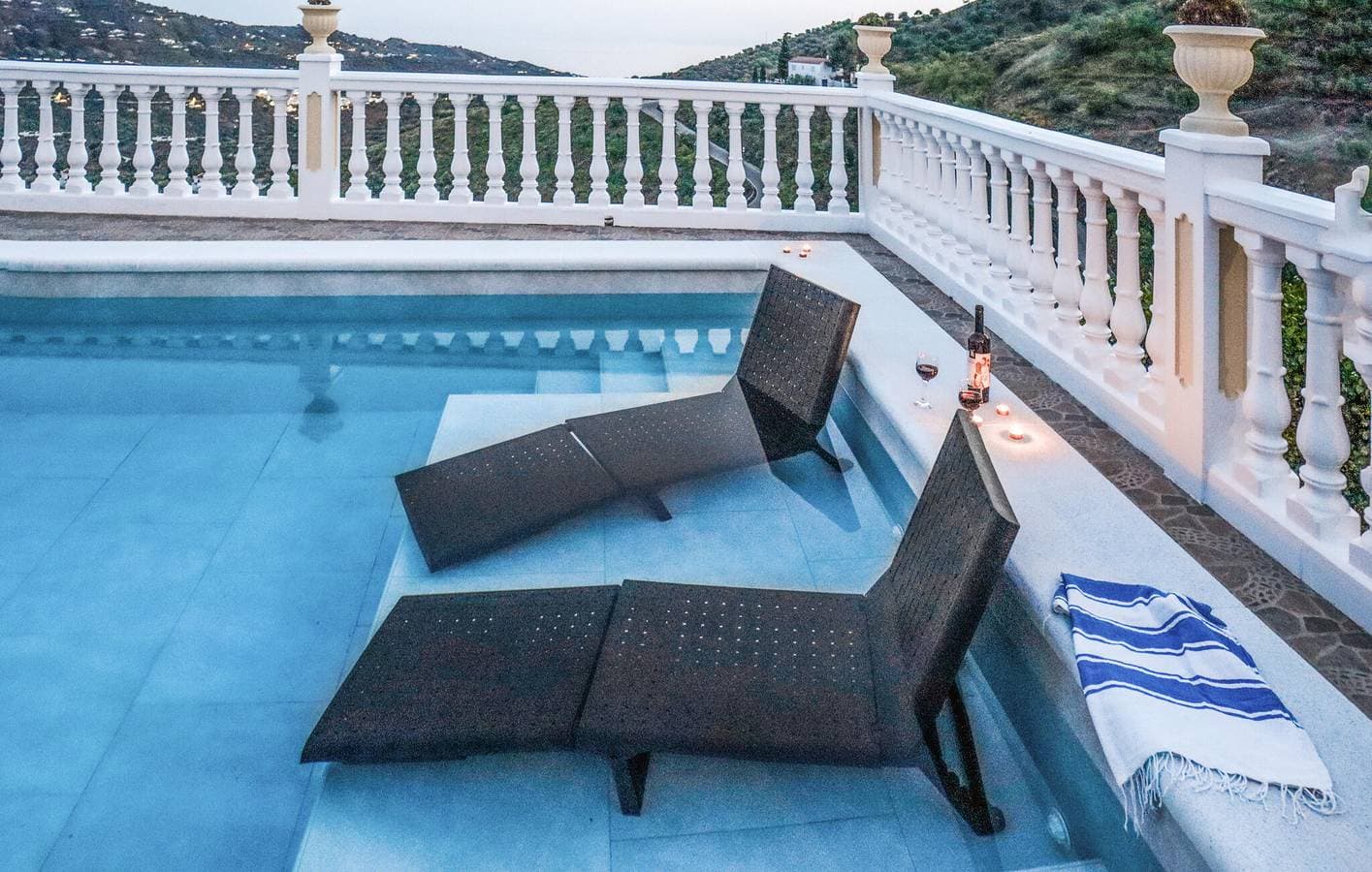 Foto 9 von 34: Rückzugsort am Meer mit Pool und Terrasse