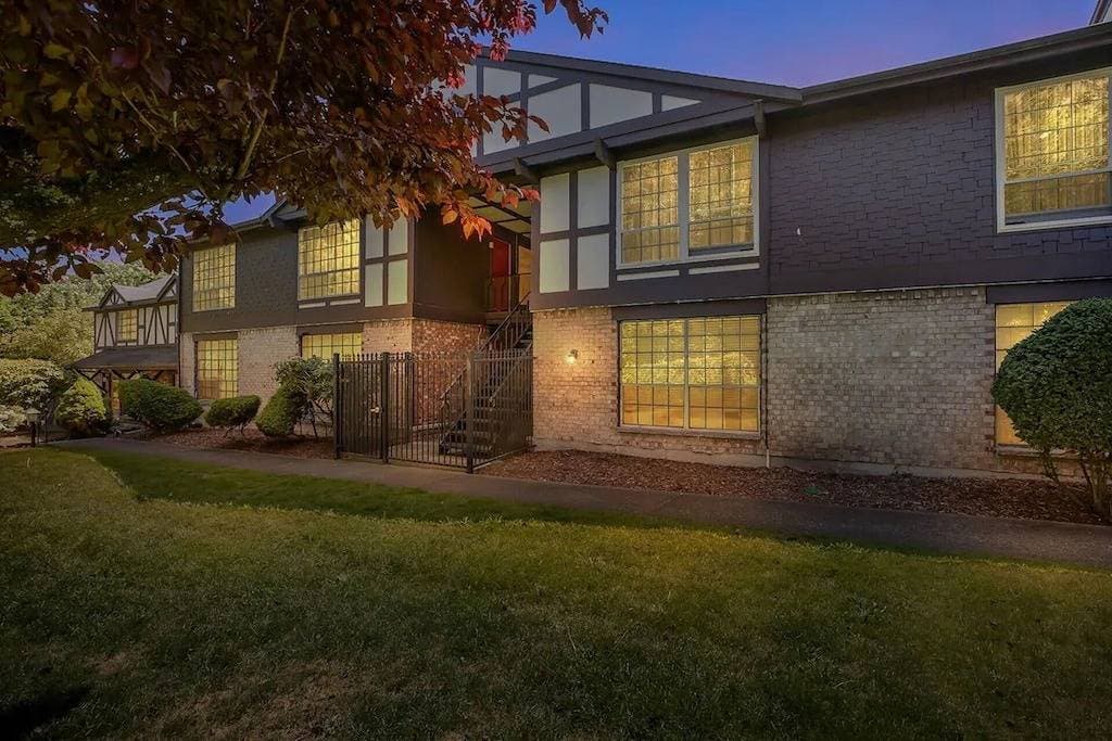 Foto 8 von 12: Cozy Condo w/King Bed Near SeaTac Airport