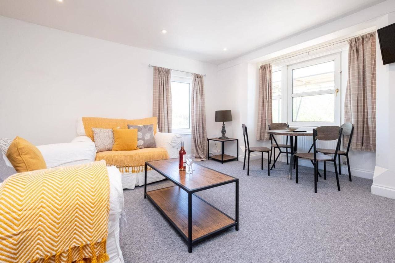 Elm - Three Tuns Apartments, Pettistree, Wickham Market - by Aldeburgh Coastal Cottages 1