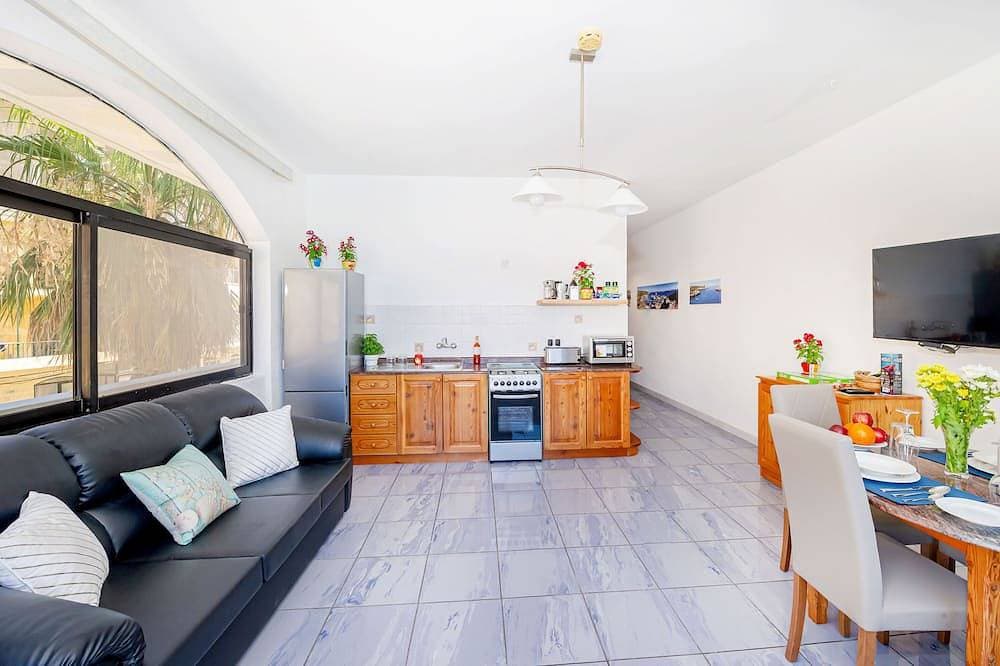 Foto 10 von 23: Brilliant Beachfront Apartment with Super Sunset views in Xlendi Bay, Gozo Malta