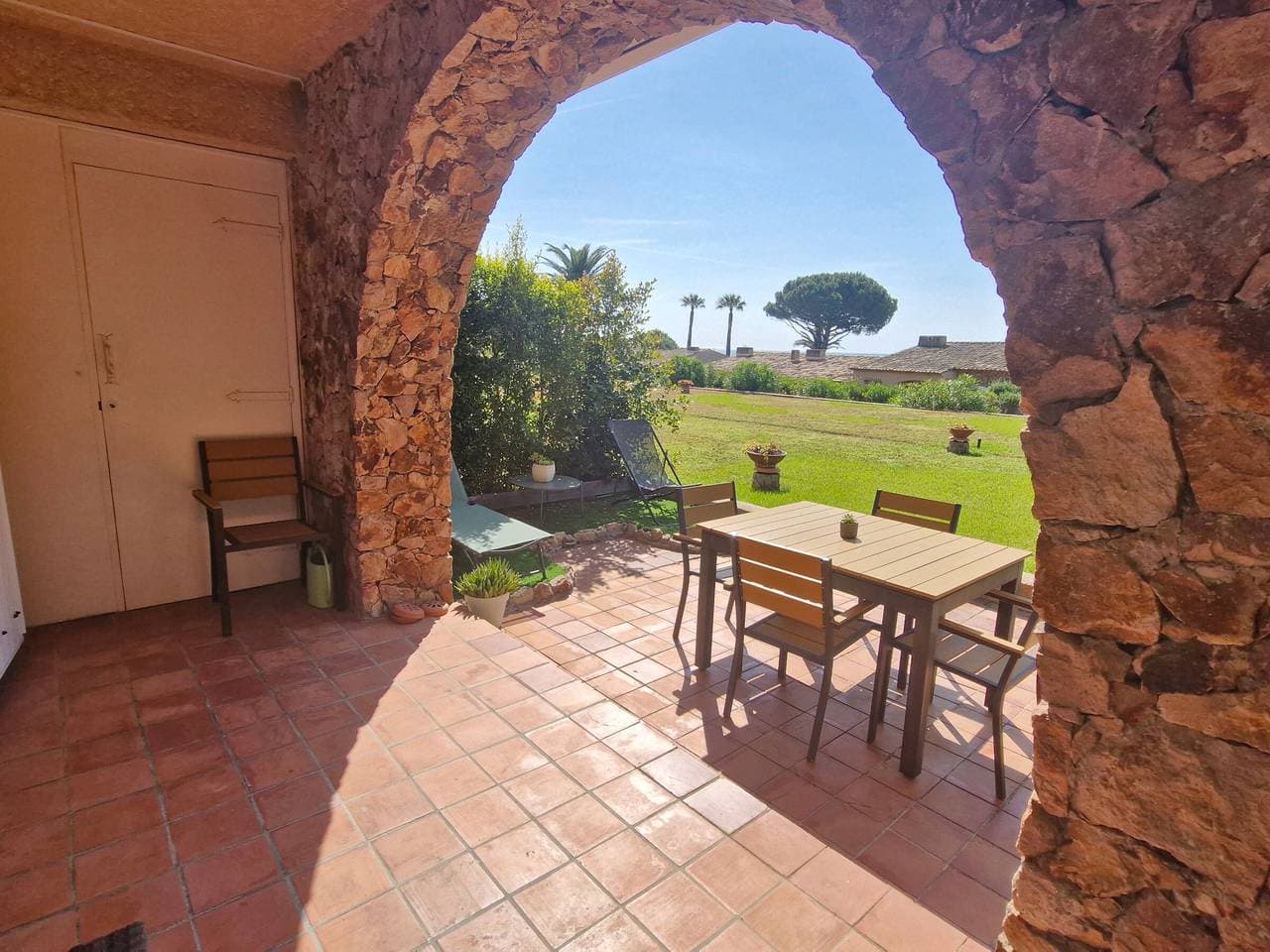 Foto 8 von 30: Klimatisiertes Studio mit Pool in Sainte-Maxime