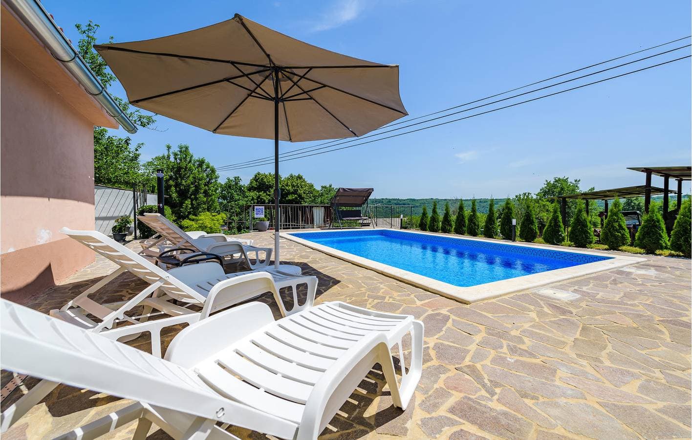 Foto 10 von 37: Reizendes Apartment mit einem Schlafzimmer, Pool, Parkplatz und Terrasse in der Nähe des Flusses Raša