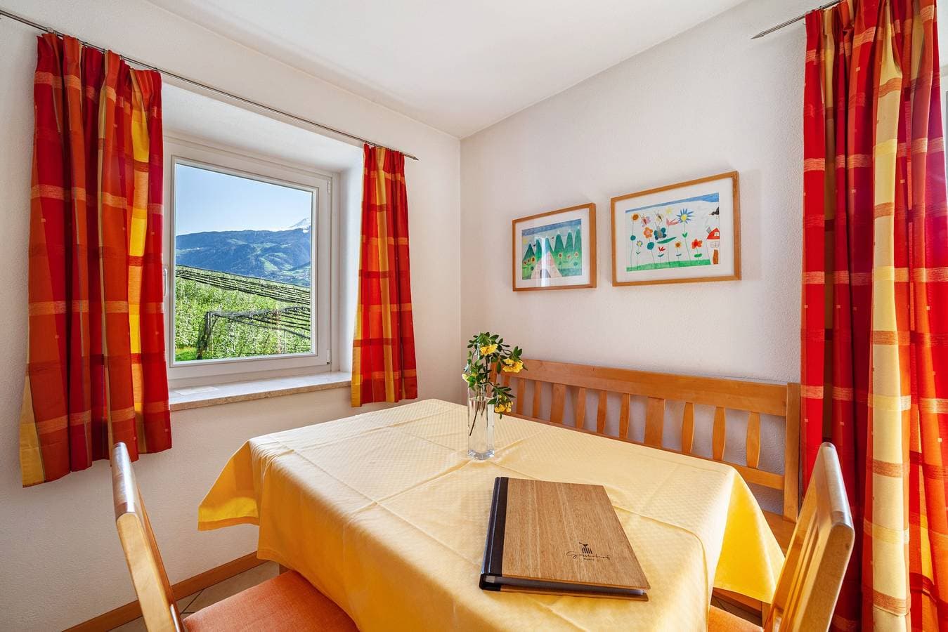 Foto 5 von 40: Ferienwohnung "Gasserhof - Gravenstein" mit Bergblick, Gemeinschaftsgarten & WLAN