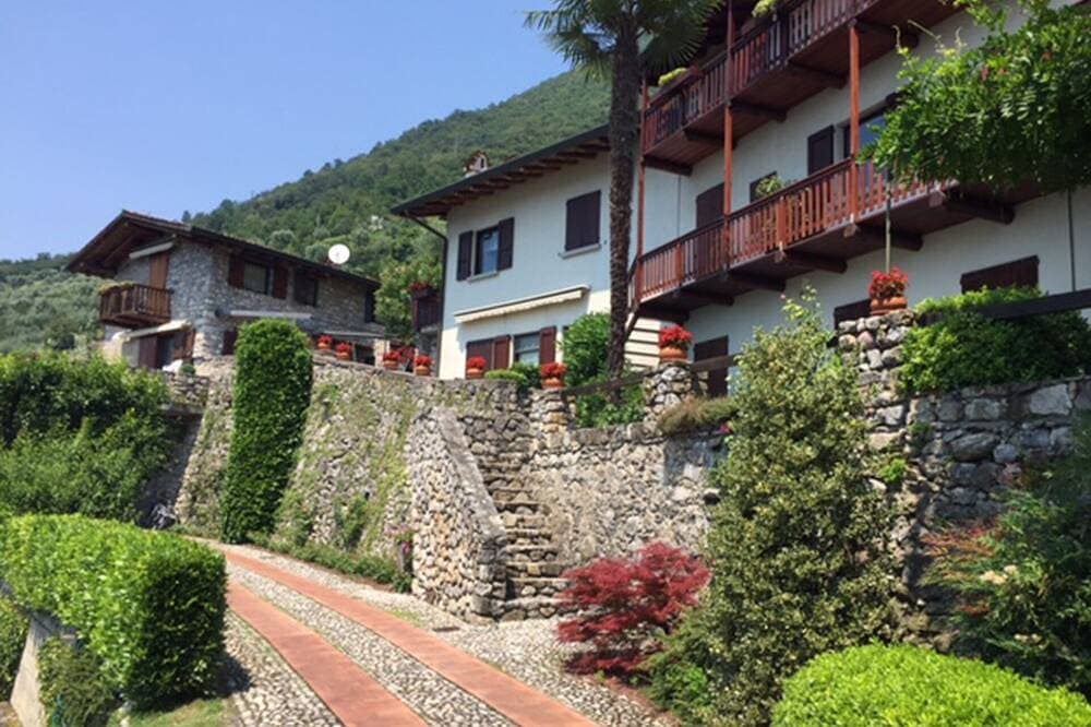 Foto 11 von 30: Zwei-Zimmer-Wohnung in Residenz mit Pool und Panoramablick auf den See in Sale Marasino