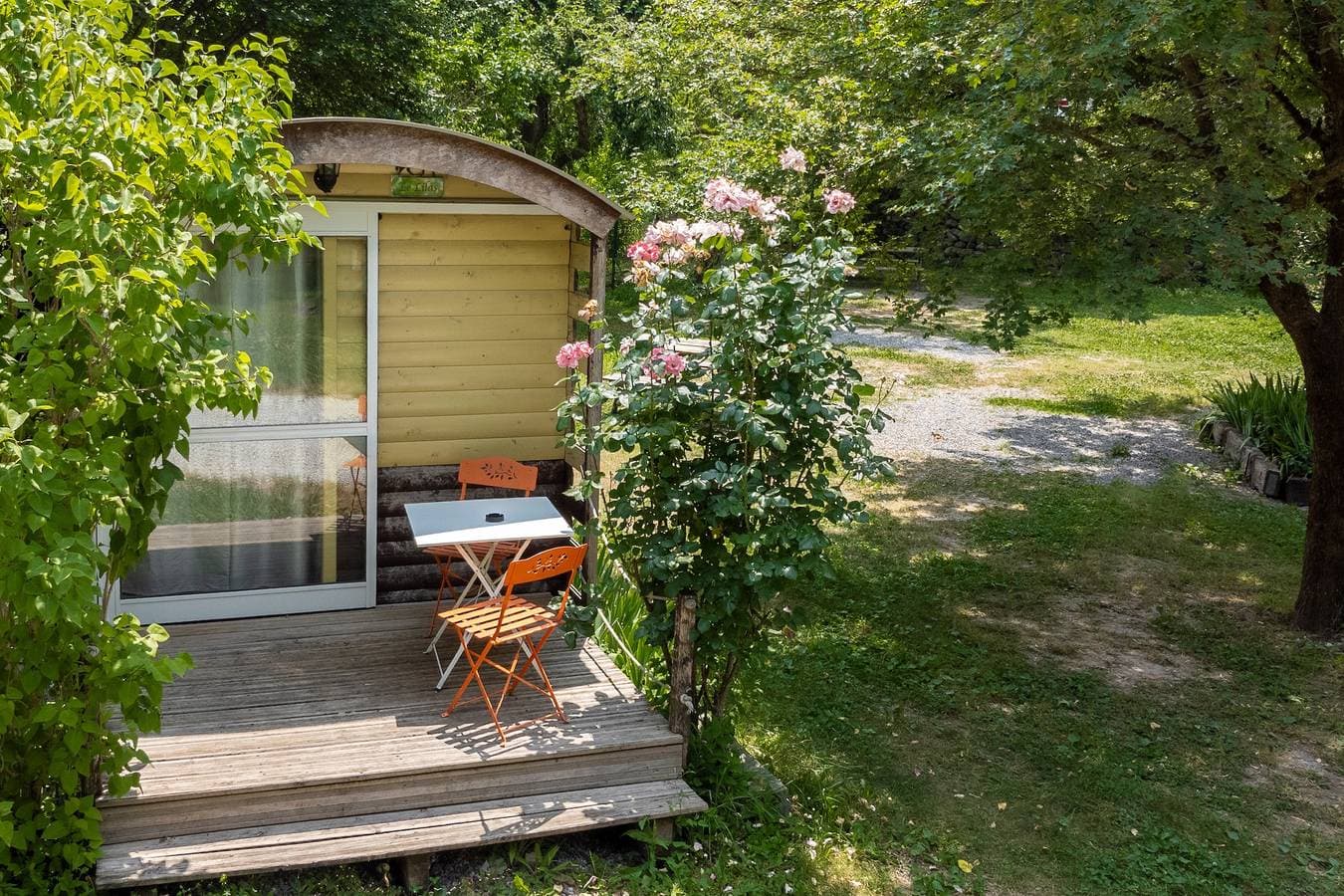Foto 7 von 15: „La Roulotte 2“: Bergblick, private Terrasse und WLAN