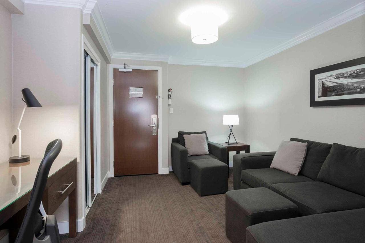 Foto 8 von 12: Standard Suite, 1 King Bed, Kitchenette