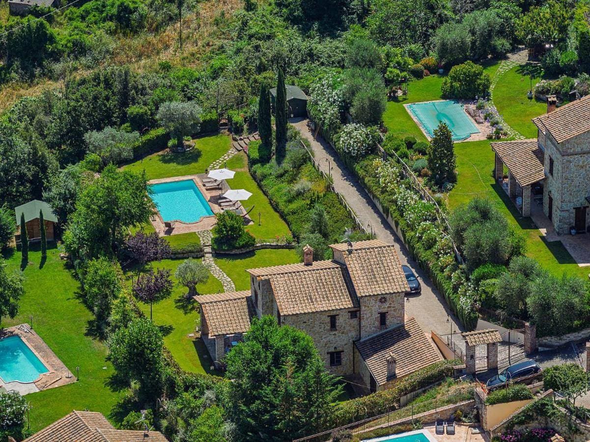 Foto 2 von 5: Villa with Private Pool