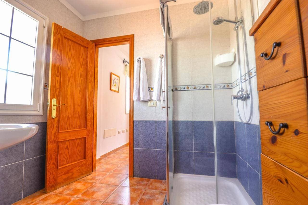 Foto 7 von 56: Three-Bedroom House
