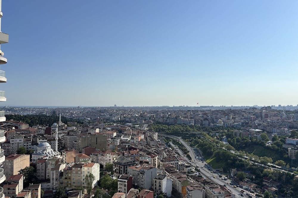 Queen Bomonti Studio | Panoramic City Living 1